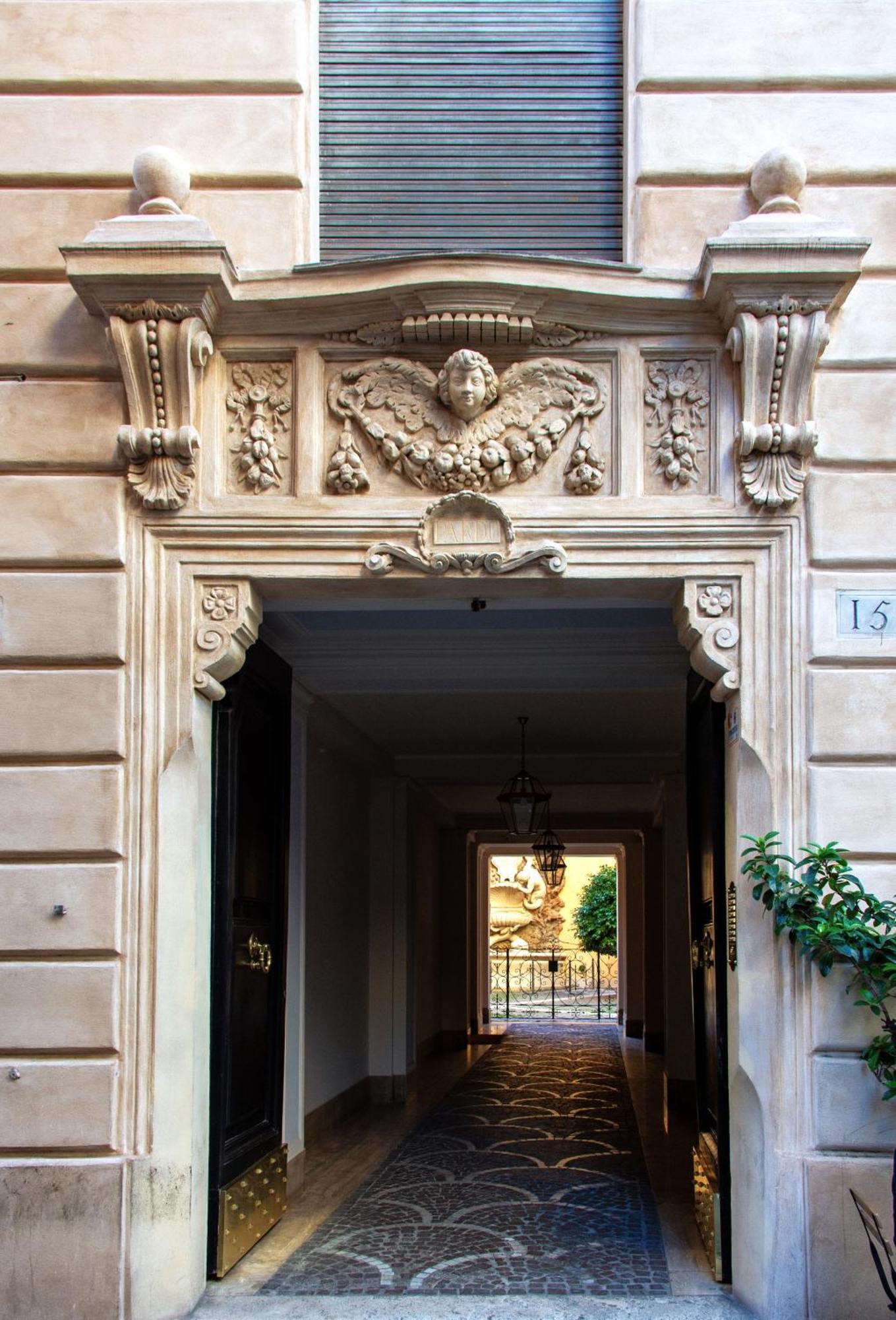 Bernini Stay, Next To Trevi Fountain Рим Екстер'єр фото